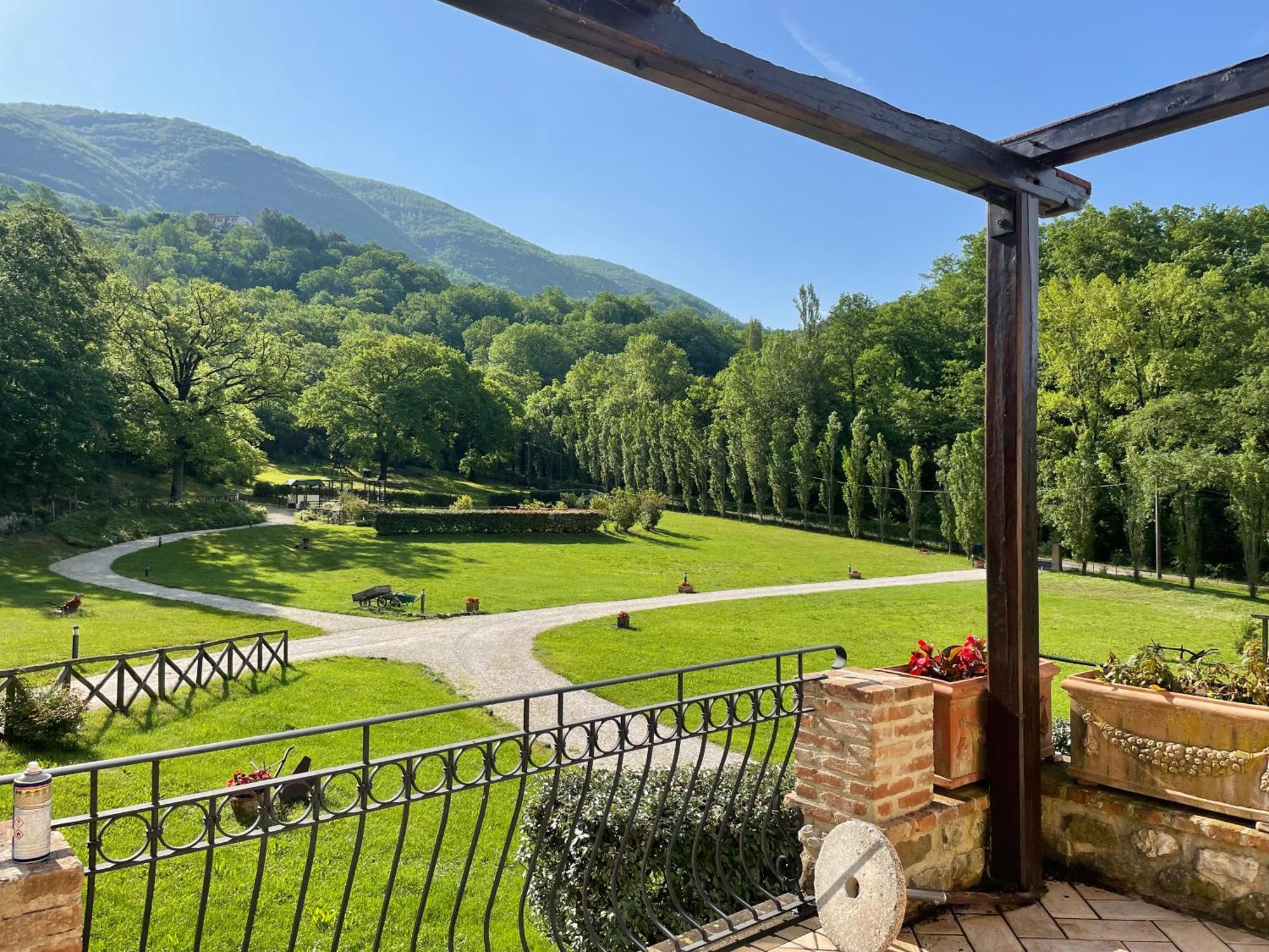 Cerqua Rosara Residence Valtopina Exterior photo